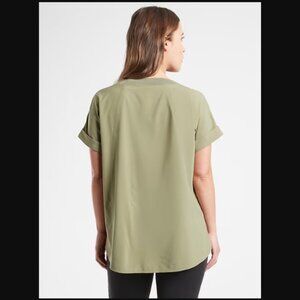 Athleta Zephyr Tee Blouse Shade Shadow Olive Green Size M Retail Price $79.00